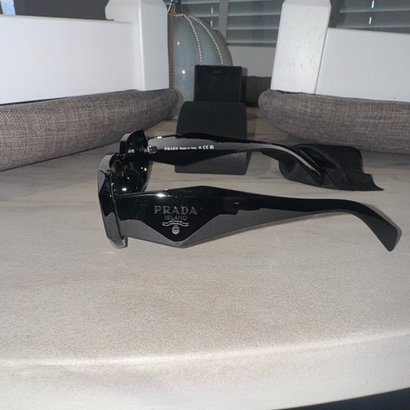 Prada Sleek Black Sunglasses - Picture 1 of 3